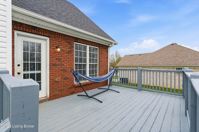 517 Chieftain Dr, Louisville, KY 40118