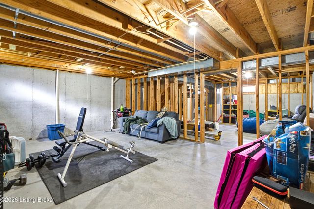 517 Chieftain Dr, Louisville, KY 40118