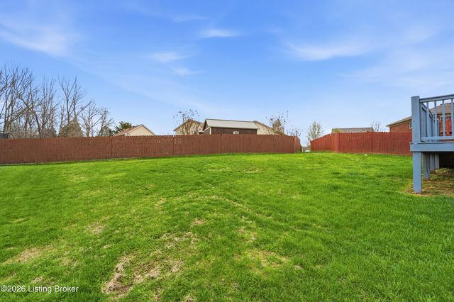 517 Chieftain Dr, Louisville, KY 40118