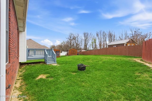 517 Chieftain Dr, Louisville, KY 40118