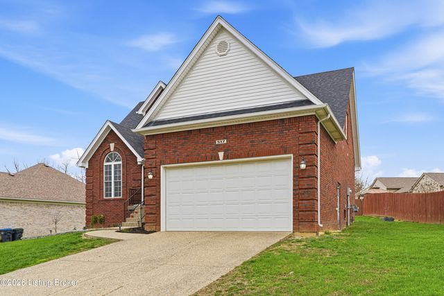 517 Chieftain Dr, Louisville, KY 40118
