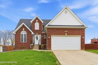 517 Chieftain Dr, Louisville, KY 40118