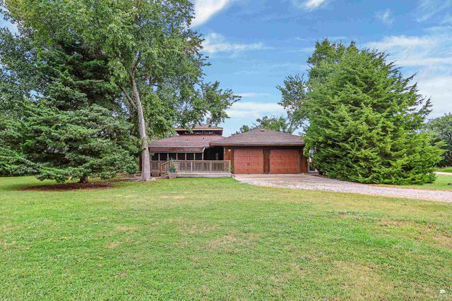 2910 Lakewood Drive, Manhattan, KS 66503