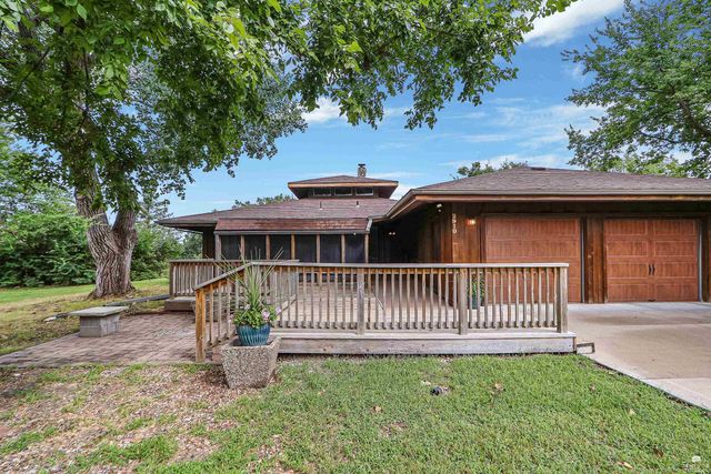 2910 Lakewood Drive, Manhattan, KS 66503