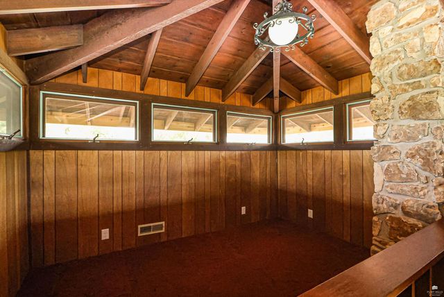 2910 Lakewood Drive, Manhattan, KS 66503