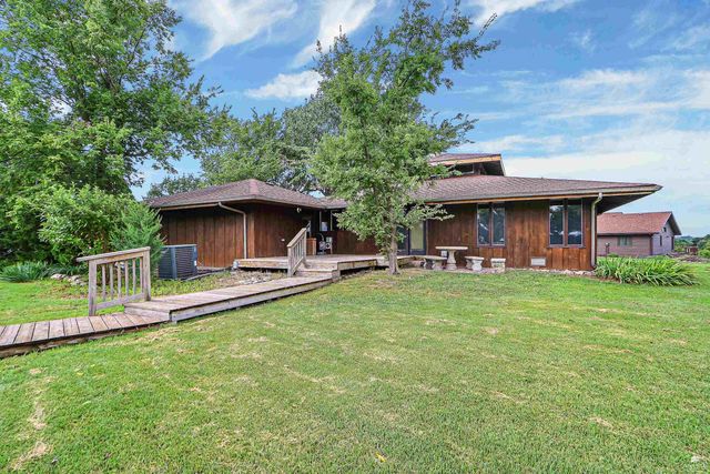 2910 Lakewood Drive, Manhattan, KS 66503