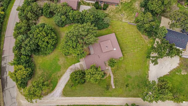 2910 Lakewood Drive, Manhattan, KS 66503