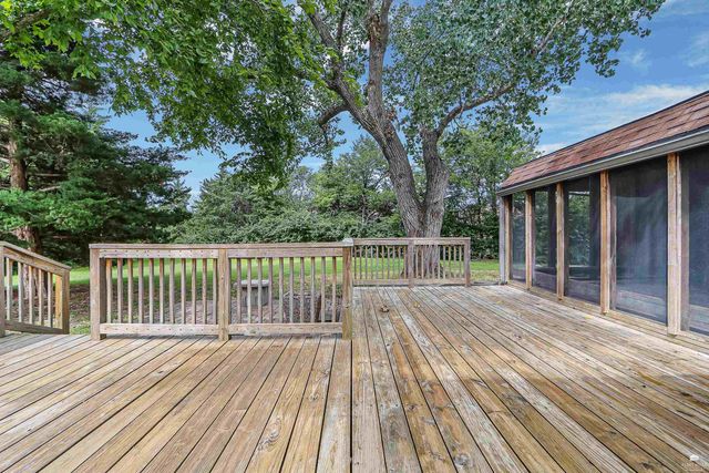 2910 Lakewood Drive, Manhattan, KS 66503