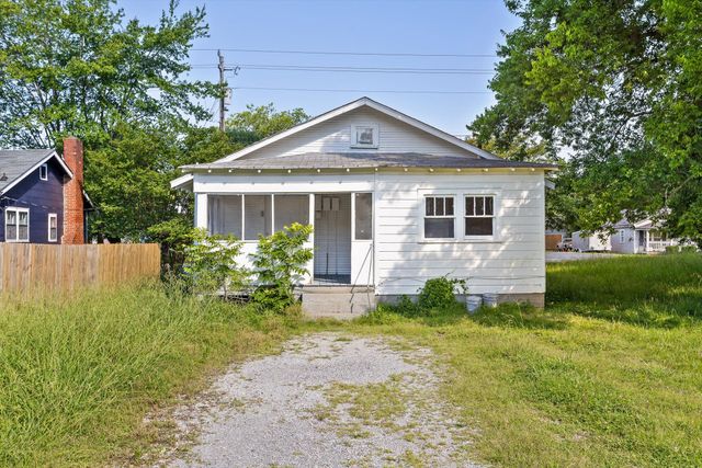1004 Mcfarland Avenue, Rossville, GA 30741
