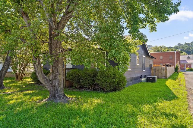 1004 Mcfarland Avenue, Rossville, GA 30741