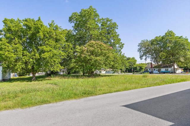 1004 Mcfarland Avenue, Rossville, GA 30741