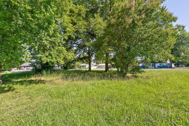 1004 Mcfarland Avenue, Rossville, GA 30741