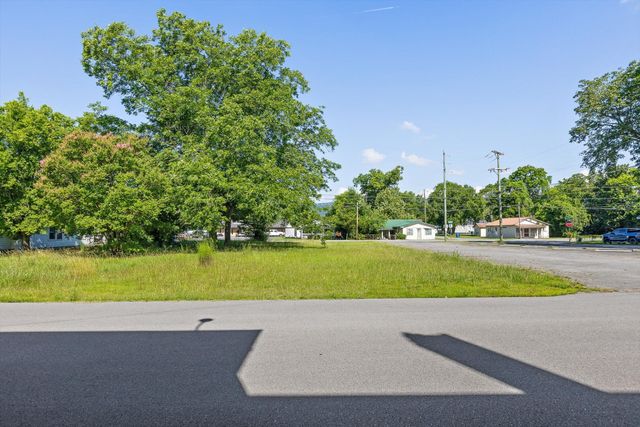 1004 Mcfarland Avenue, Rossville, GA 30741