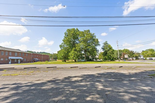 1004 Mcfarland Avenue, Rossville, GA 30741