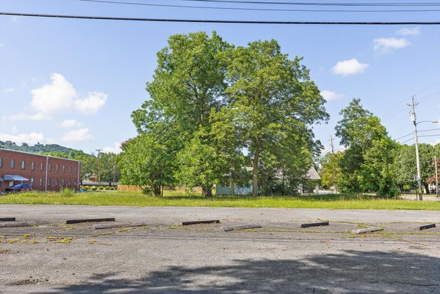 1004 Mcfarland Avenue, Rossville, GA 30741