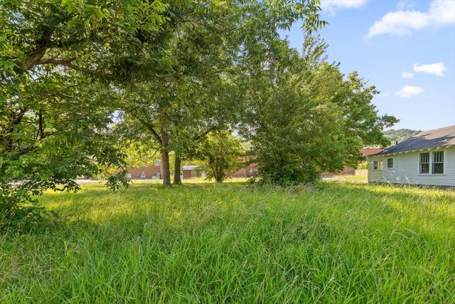 1004 Mcfarland Avenue, Rossville, GA 30741