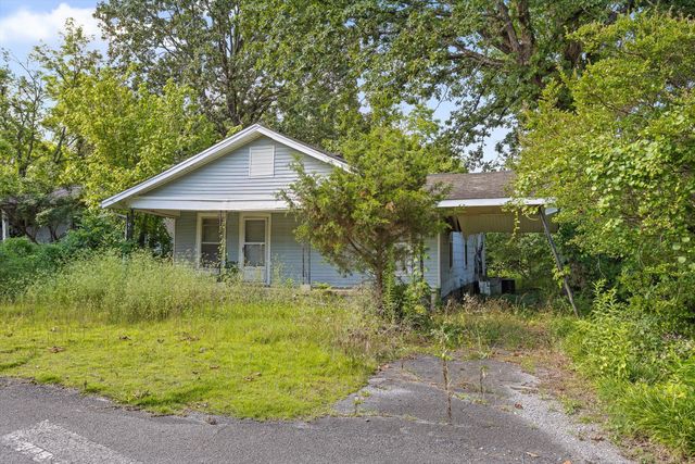 1004 Mcfarland Avenue, Rossville, GA 30741