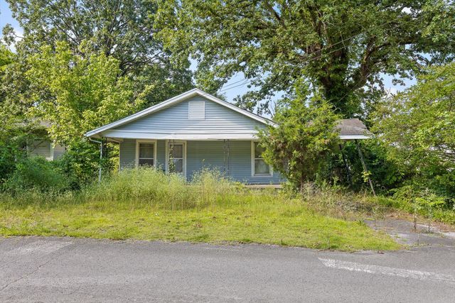 1004 Mcfarland Avenue, Rossville, GA 30741