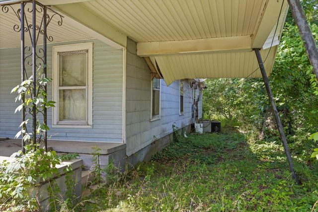 1004 Mcfarland Avenue, Rossville, GA 30741