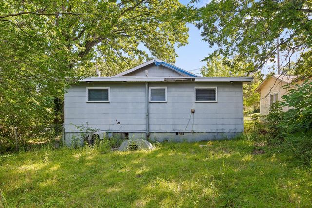 1004 Mcfarland Avenue, Rossville, GA 30741