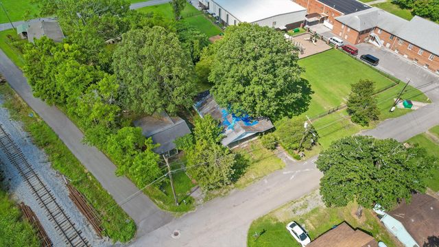 1004 Mcfarland Avenue, Rossville, GA 30741