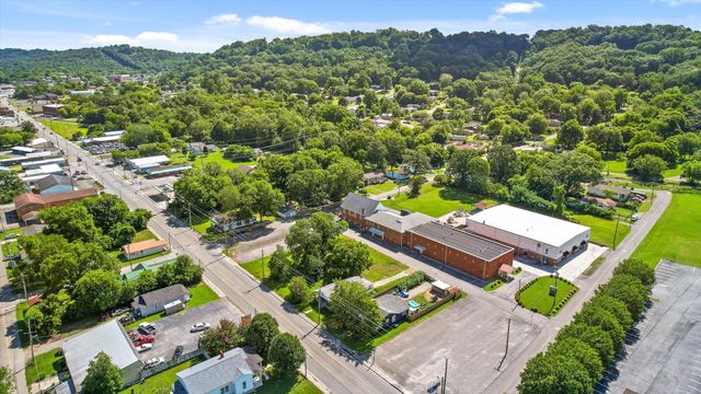 1004 Mcfarland Avenue, Rossville, GA 30741