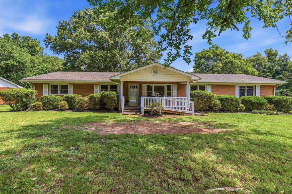 202 Flatwood Road, Spartanburg, SC 29303