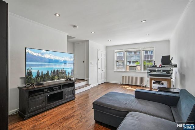 261 Elmwood A, Maplewood, NJ 07040