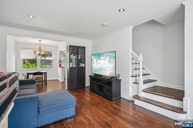 261 Elmwood A, Maplewood, NJ 07040