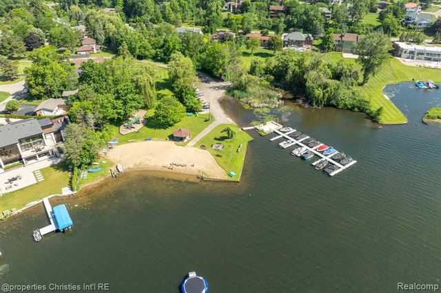 4768 Wendrick Drive, West Bloomfield, MI 48323