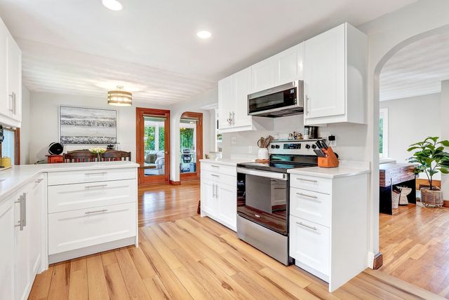 6 Sprucewood Rd, Wilmington, MA 01887