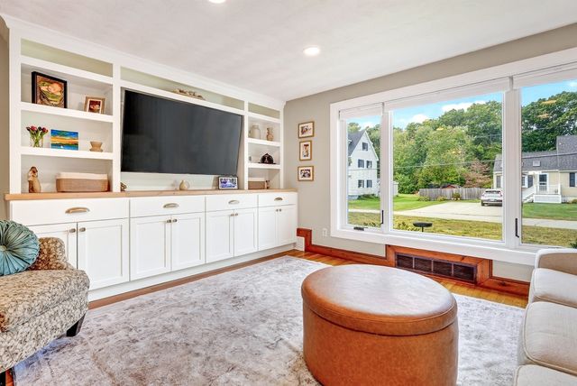 6 Sprucewood Rd, Wilmington, MA 01887