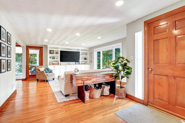 6 Sprucewood Rd, Wilmington, MA 01887