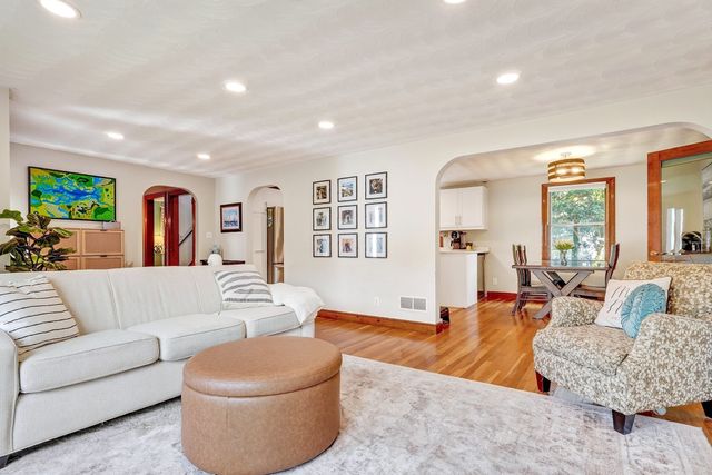 6 Sprucewood Rd, Wilmington, MA 01887