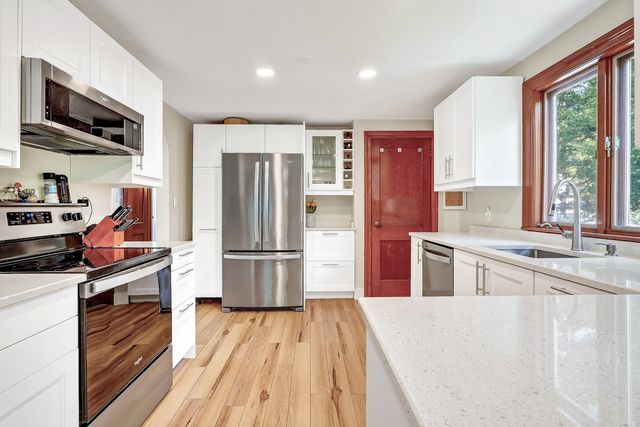 6 Sprucewood Rd, Wilmington, MA 01887