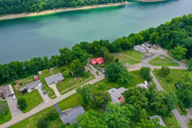 946 E Lakeshore Drive, Burnside, KY 42519