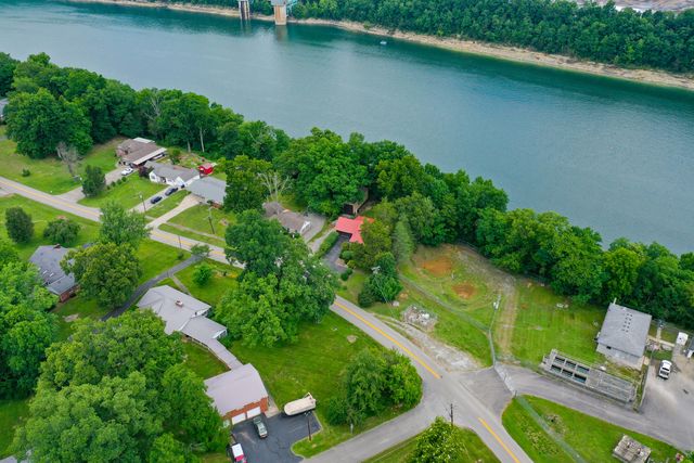 946 E Lakeshore Drive, Burnside, KY 42519