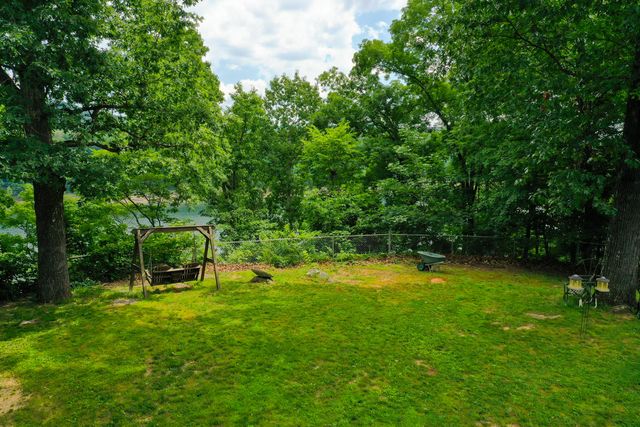 946 E Lakeshore Drive, Burnside, KY 42519