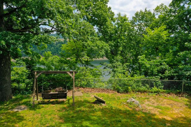 946 E Lakeshore Drive, Burnside, KY 42519