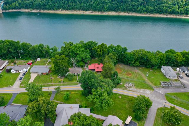 946 E Lakeshore Drive, Burnside, KY 42519