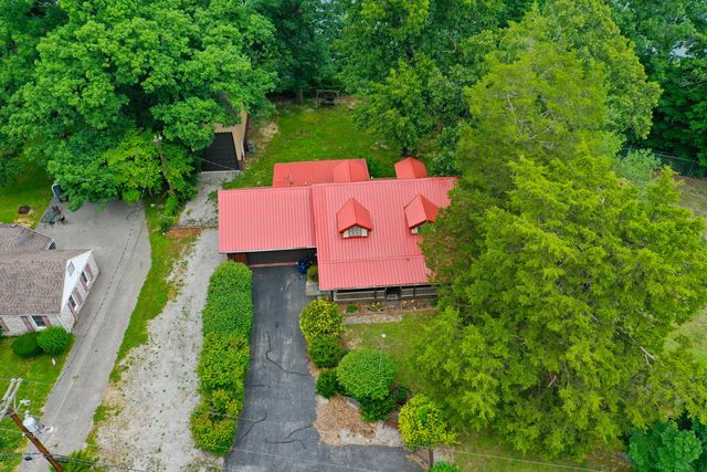 946 E Lakeshore Drive, Burnside, KY 42519