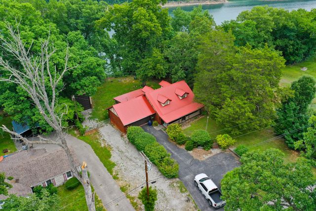 946 E Lakeshore Drive, Burnside, KY 42519