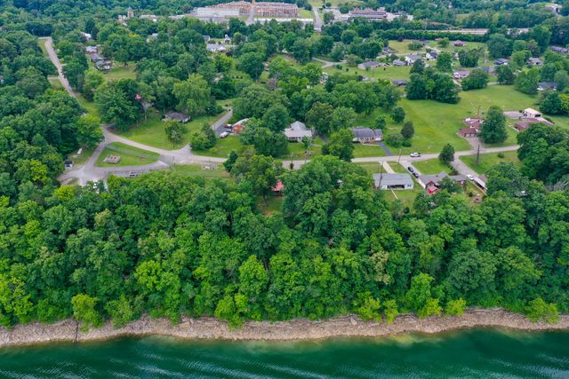 946 E Lakeshore Drive, Burnside, KY 42519