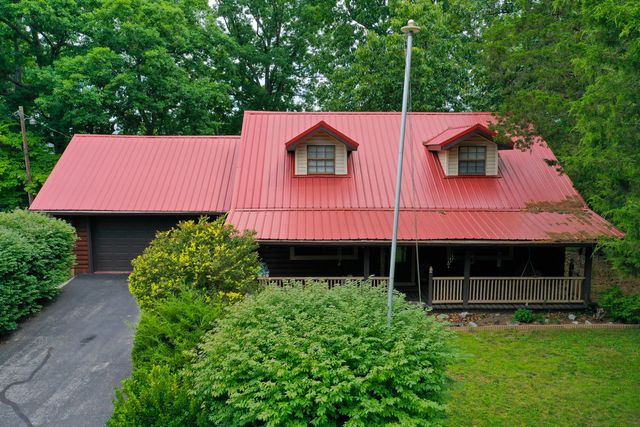 946 E Lakeshore Drive, Burnside, KY 42519