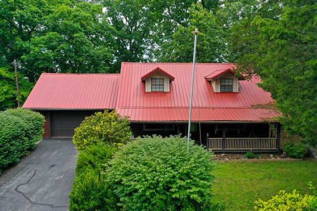 946 E Lakeshore Drive, Burnside, KY 42519
