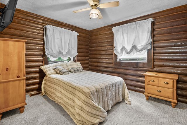 946 E Lakeshore Drive, Burnside, KY 42519