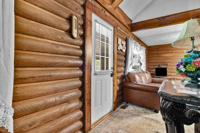 946 E Lakeshore Drive, Burnside, KY 42519