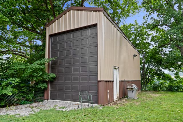 946 E Lakeshore Drive, Burnside, KY 42519