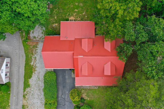 946 E Lakeshore Drive, Burnside, KY 42519
