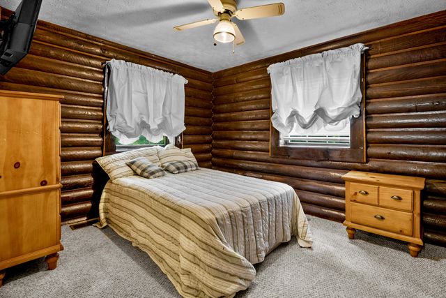 946 E Lakeshore Drive, Burnside, KY 42519